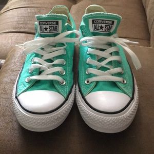 Converse TEAL color. Women’s size 9/Men’s  size 7